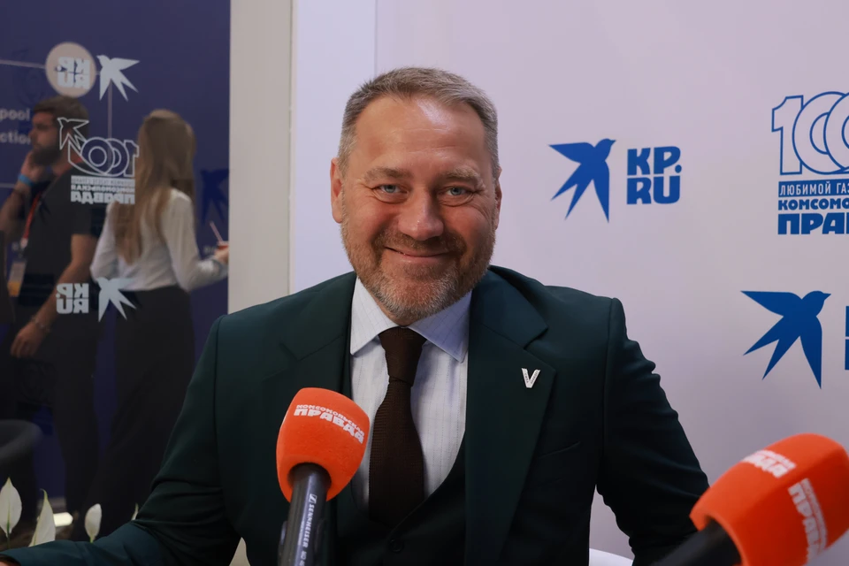 Александр Бельский зашел в гости к "КП" на ПМЭФ-2025.