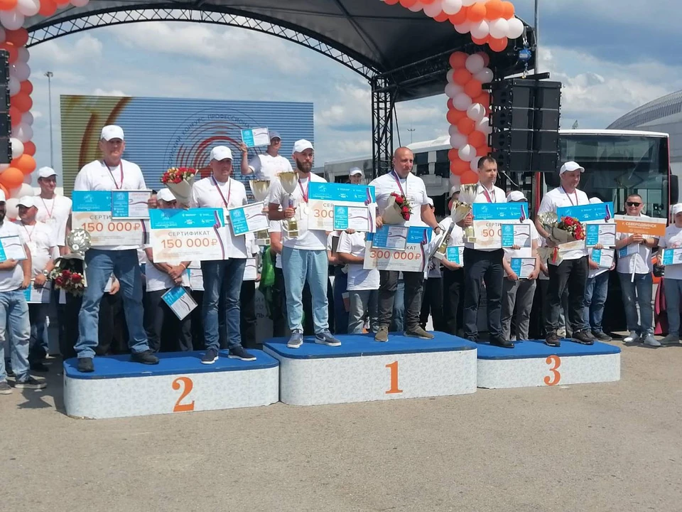 В соревнованиях в Нижнем Новгороде приняли участие 60 водителей из 40 городов России. Фото предоставлено администрацией города Липецка.