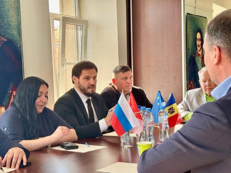 Максим Морошан в Санкт-Петербурге принял участие в круглом столе, посвященном внутриполитической и социальной ситуации в Республике Молдова.