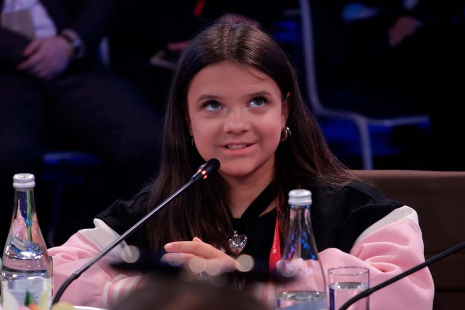 Трек юных звезд Интернета принёс им мировую известность!