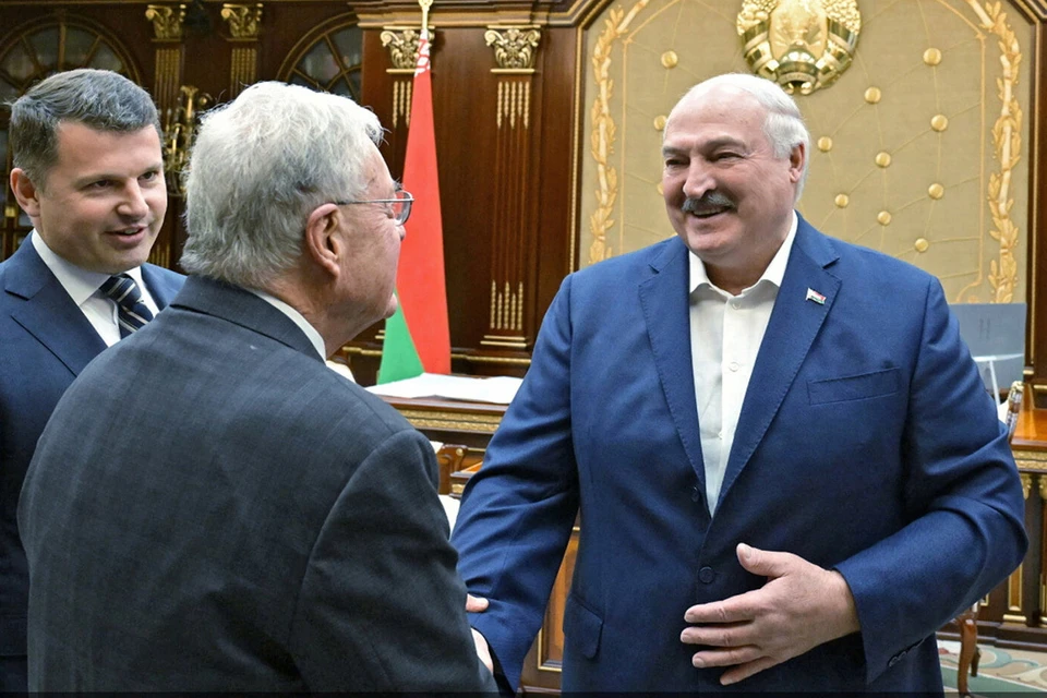 В Минске прошла встреча президента Белоруссии Александра Лукашенко и спецпосланника президента США Трампа Кита Келлога.