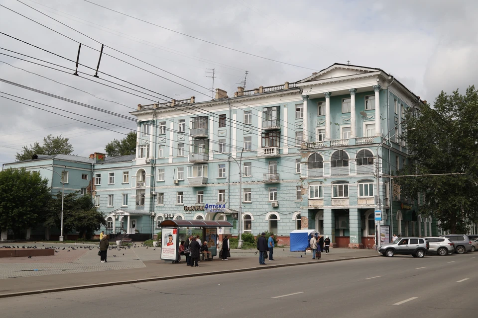 Здания находятся в районе бывшего кинотеатра "Россия"