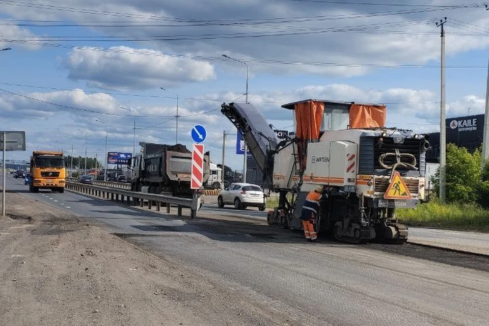 Работы идут в рамках содержания дороги. Фото: пресс-служба Миндортранса Удмуртии