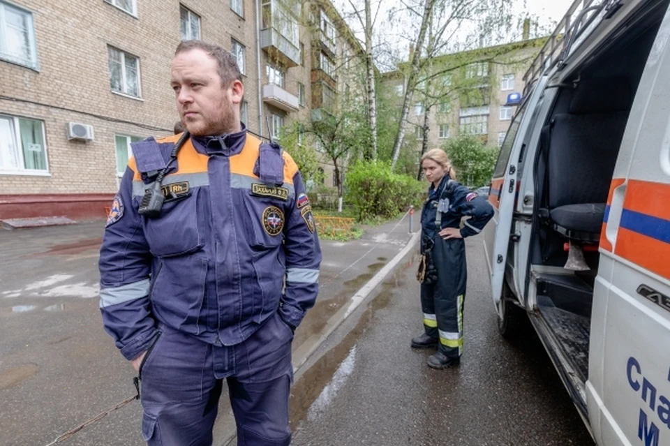 В Ухте спасатели освободили девочку, застрявшую на детской площадке.