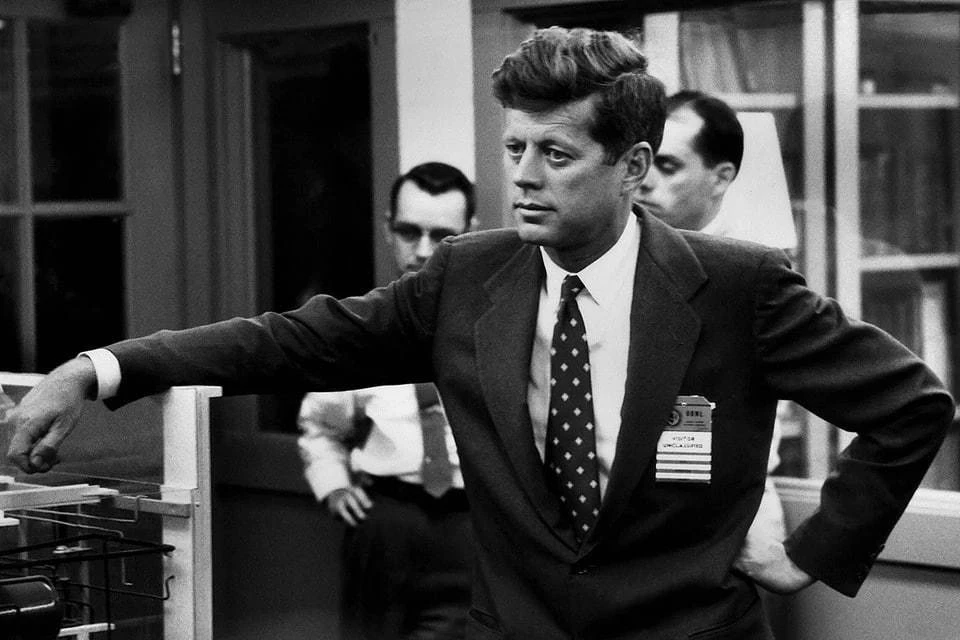 People: у экс-президента США Кеннеди был роман со стюардессой в 1960-х годах