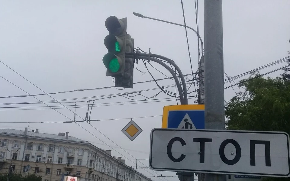 Специалисты Центра организации дорожного движения настраивают стабильную работу 12-ти светофоров.
