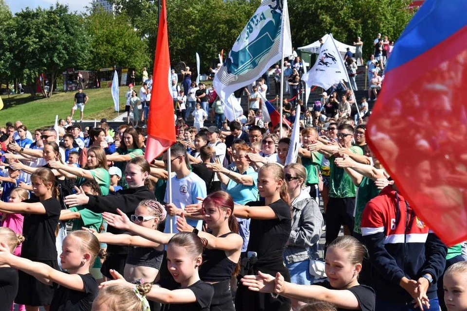 В Новосибирске в День города провели олимпийскую зарядку. Фото: Анастасия Голованова