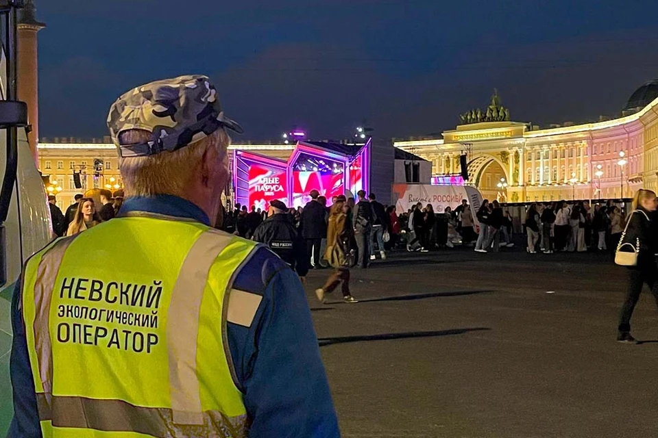 Содержимое контейнеров отправили на «Волохонку». Фото: «Невский экологический оператор»