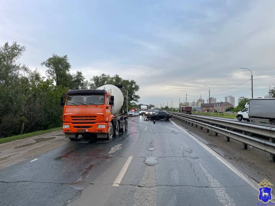 В ДТП пострадали водитель и пассажир отечественной легковушки.
