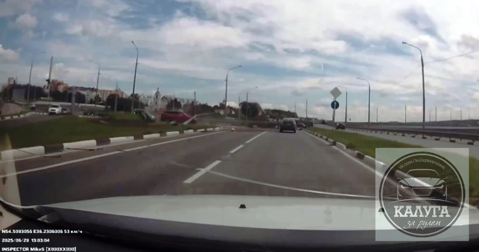 В сети появилось видео рокового ДТП: «Шевроле» на полном ходу врезался в столб на Яченской дамбе.