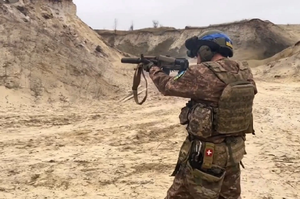 За ежемесячное вознаграждение сторонник киевского режима с испанским паспортом превратил свое пребывание на Украине в сериал для подписчиков. Фото: Скриншот видео прокуратуры ДНР