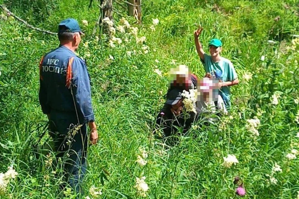 Спасатели заехали в лес, включили сирены и только тогда смогли найти туристов