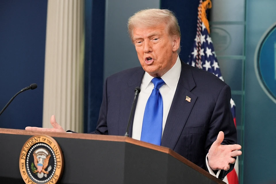 AP: Новый суровый портрет Трампа повесили в Капитолии после его жалоб