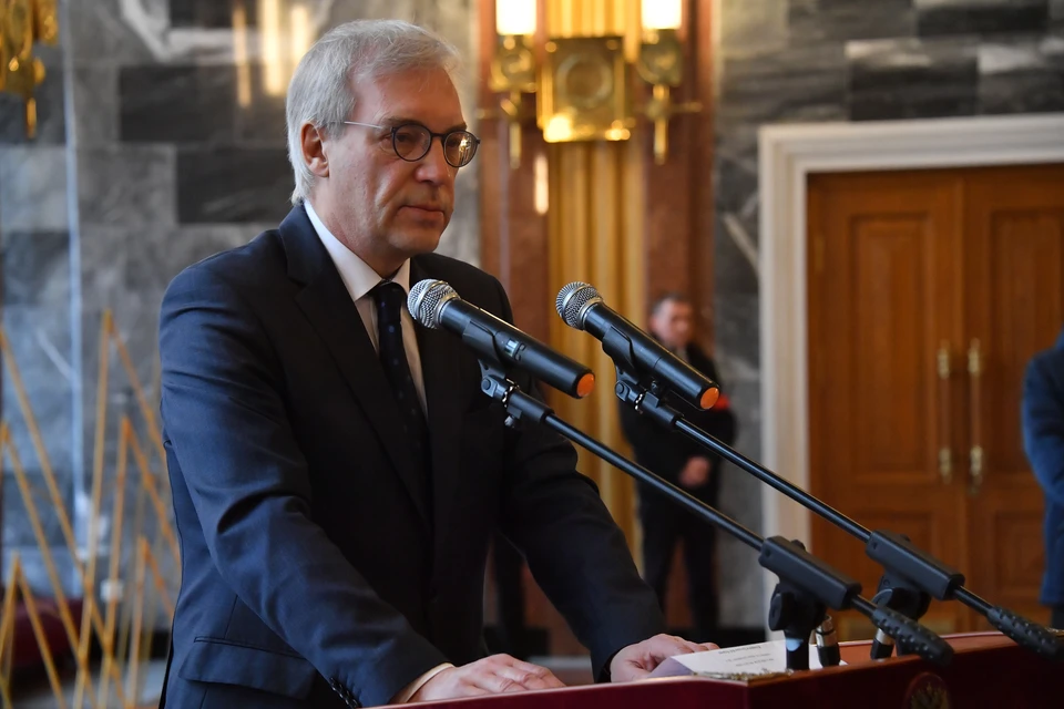 Грушко отметил, что ЕС может изменить 18-й пакет санкций против РФ из-за требований Венгрии и Словакии
