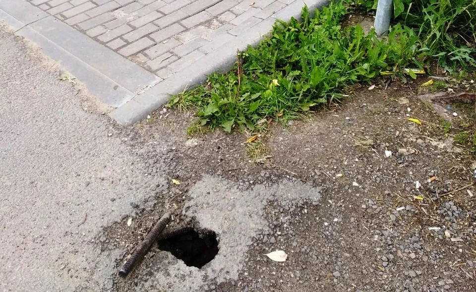 Коммунальщики пообещали заделать провал в Калуге после неоднократных жалоб жителей.