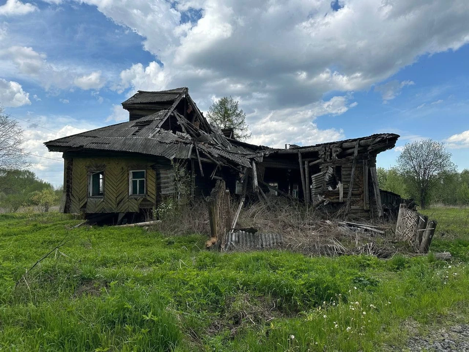 Аварийные дома собственники должны снести за свой счет.