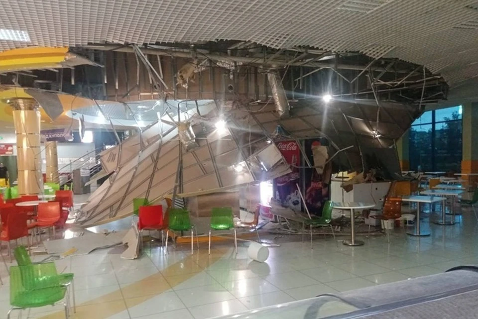Потолок рухнул в торговом центре в Нягани из-за сильного ливня