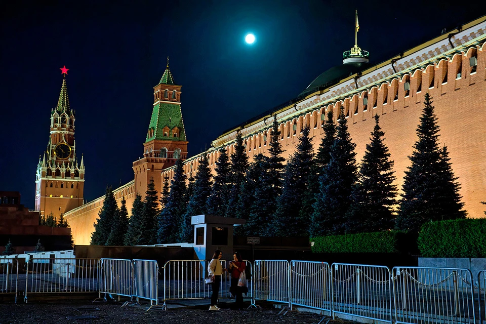 «КП» нашла главных трудоголиков и лентяев среди советских и российских вождей