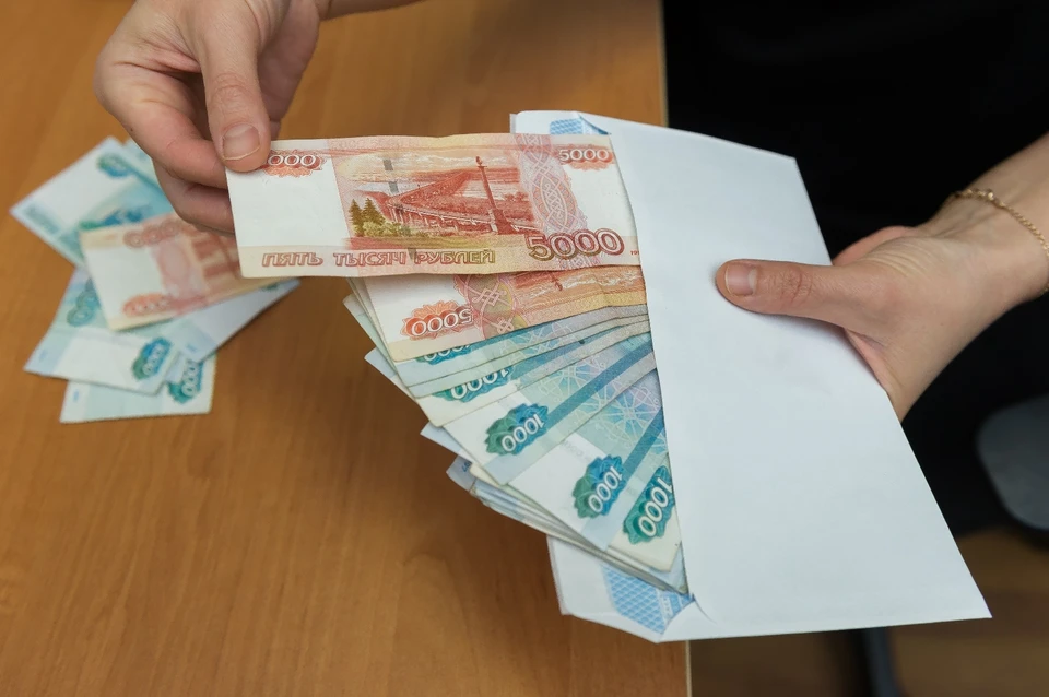 В Перми судебные приставы 4 года начисляли деньги должнику вместо взыскателя