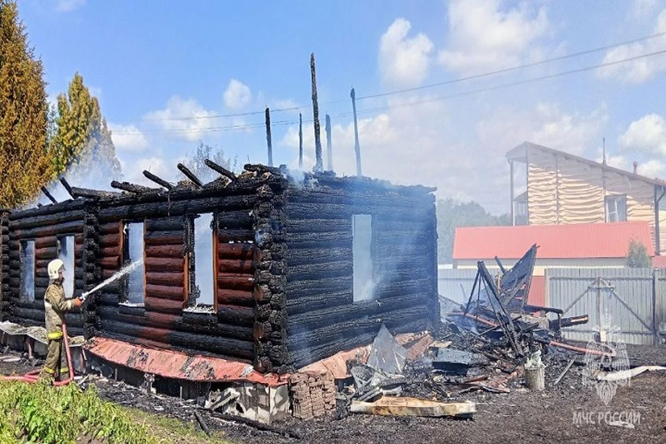 Дом сгорел дотла.
