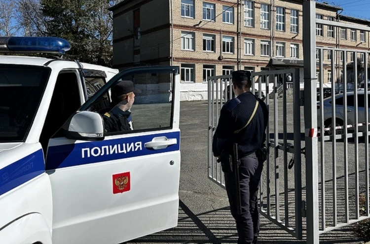 Ранили и сбежали: на сотрудника ППС в Нальчике напали с ножом двое мужчин