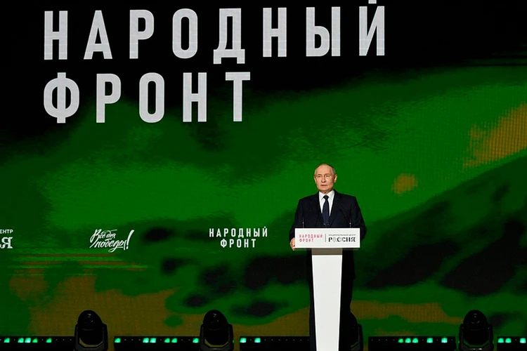 «Мы несокрушимы в своей правоте и единстве»: Владимир Путин принял участие в форуме «Все для Победы!»