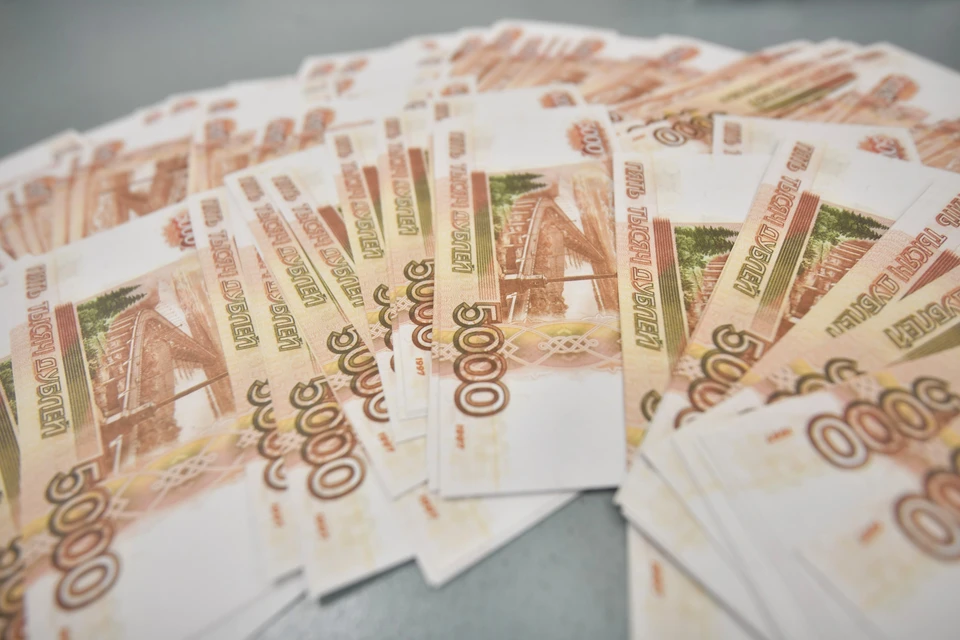 Аферисты выманили у мужчины 300 тысяч рублей.