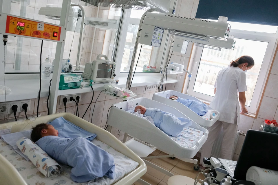 В Ульяновске родители назвали мальчика Космосом, а девочку - Мадонной