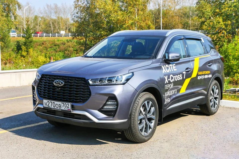 Российский автопроизводитель Xcite установил скидки на свои автомобили. Фото Art Konovalov/ Shutterstock.com