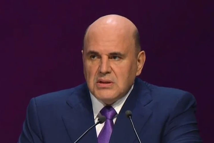 «Инновационный транспорт»: Михаил Мишустин в Екатеринбурге оценил пятисекционный трамвай