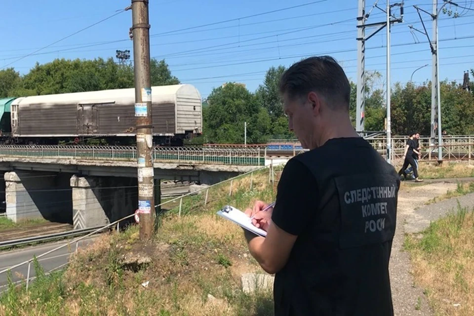 Сотрудники следственного комитета устанавливают все обстоятельства случившегося. Фото: пресс-служба Центрального МСУТ СКР