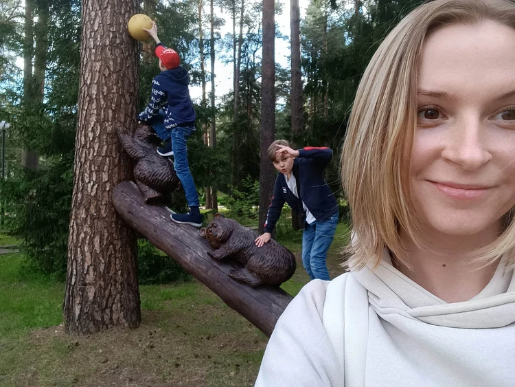 «Медового месяца не было, сразу начались истерики»: приемная мама из Сыктывкара, победившая трудности адаптации сына, создала клуб для таких же родителей