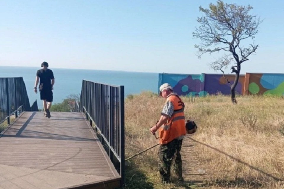 Коммунальщики привели в порядок спуск к морю. Фото: Администрация Мариуполя