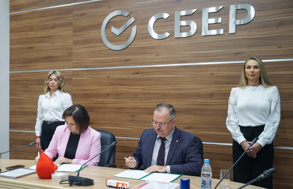 После подписания соглашения стартовал первый день донорской акции. Фото: Самарская областная клиническая станция переливания крови