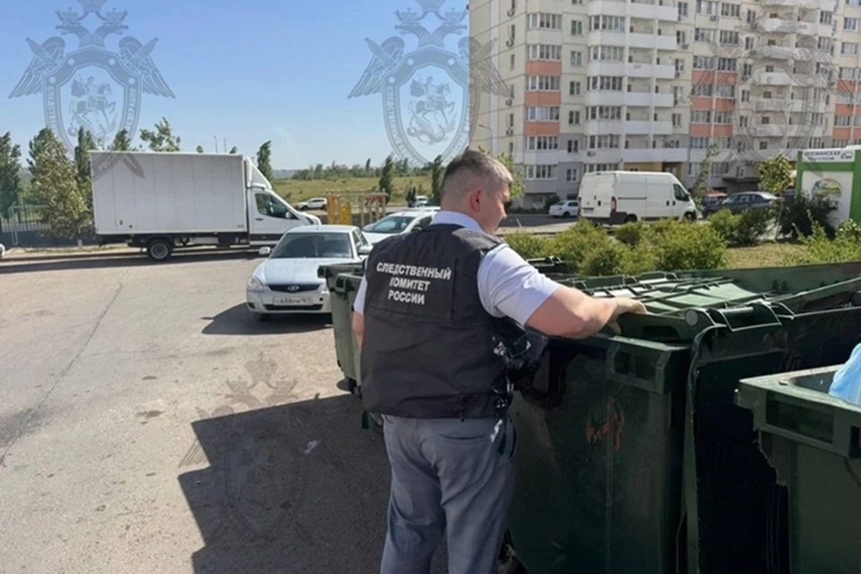 Следователь и криминалист выполнили осмотр места происшествия. Фото: СУ СКР по Ростовской области.