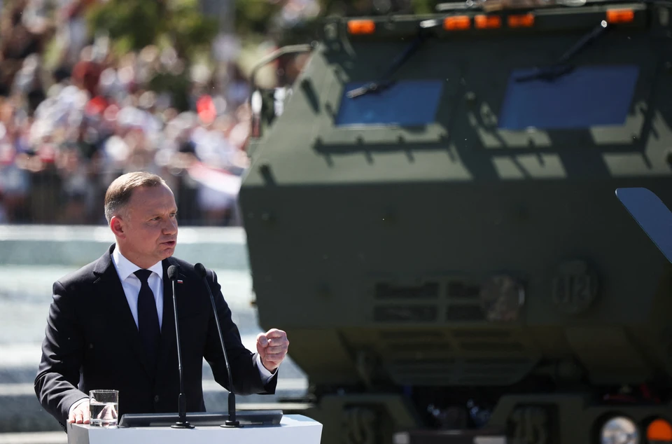 Президент Польши Дуда обиделся на НАТО и пригрозил закрыть хаб по переброске помощи Украине.