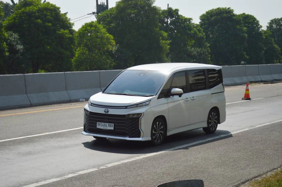 Toyota может вывести минивэн Voxy на российский рынок. Фото: Sidiq farlansyah / Shutterstock.com