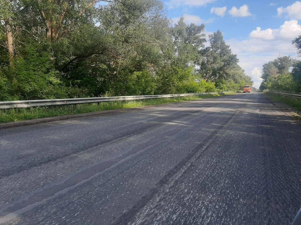 Сейчас рабочие фрезеруют старое покрытие, затем начнется укладка асфальта. Фото: правительство Самарской области