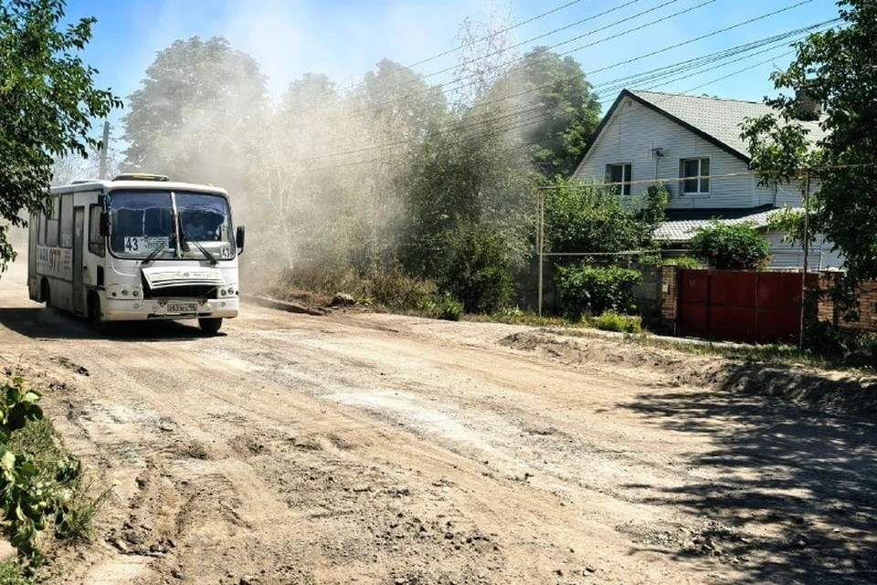 Улица Днестровская была включена в список дорог Донецка, подлежащих восстановлению за счет федерального бюджета. Фото: ТГ/Бондаренко