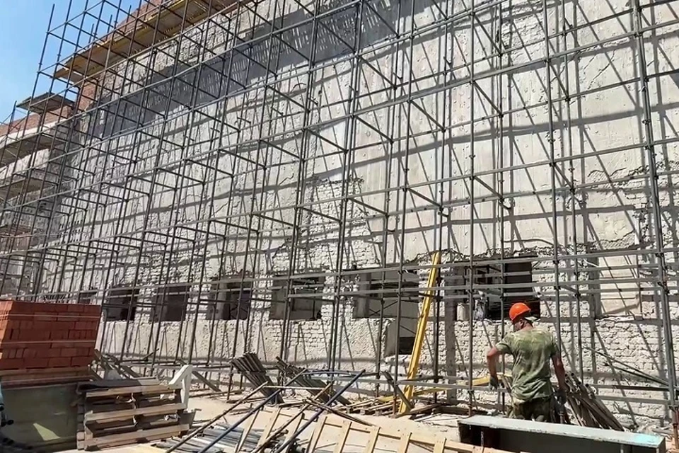 Петербург завершит строительство бассейна «Нептун» в Мариуполе к концу 2025 года. Фото: ТГ/Побратимство Петербурга и Мариуполя