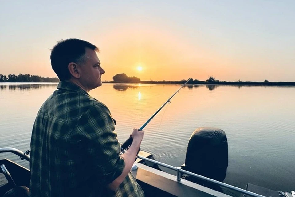 Глава региона поделился снимком, сделанным во время утренней рыбалки. Фото: телеграм-канал врио губернатора Ростовской области Юрия Слюсаря