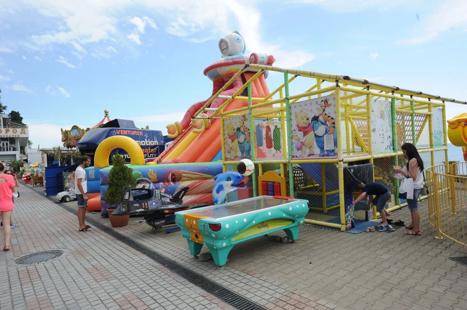 По нелегальным объектам ведется работа.