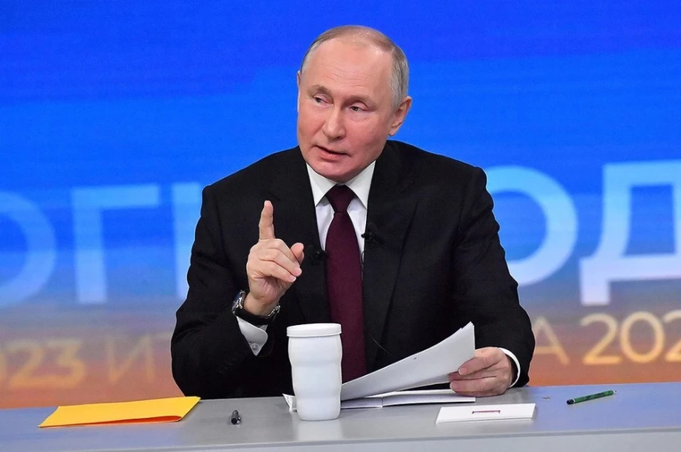 Путин назвал неактуальной присказку о том, что на 10 девчонок всего 9 ребят