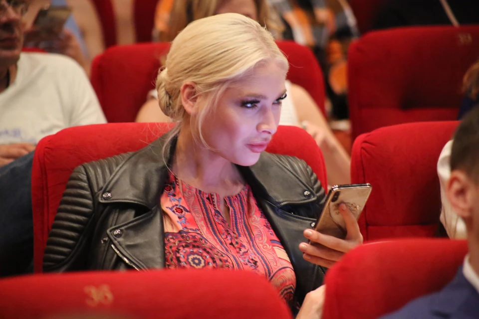 Модель Алена Шишкова заявила, что потратила крупную сумму на игрушки Лабубу