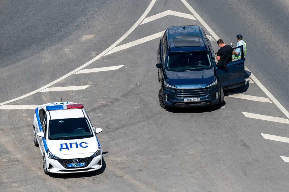 Водительские права будут выдавать за 4 тысяч рублей на пластике. Фото: Nikolai Denisov / Shutterstock.com