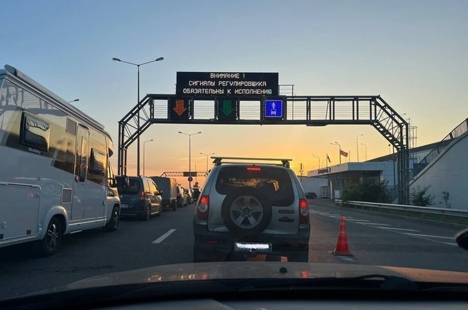 14 июля затор перед Крымским мостом побил антирекорд этого лета. Фото: чат автомобилистов "Крымский мост"