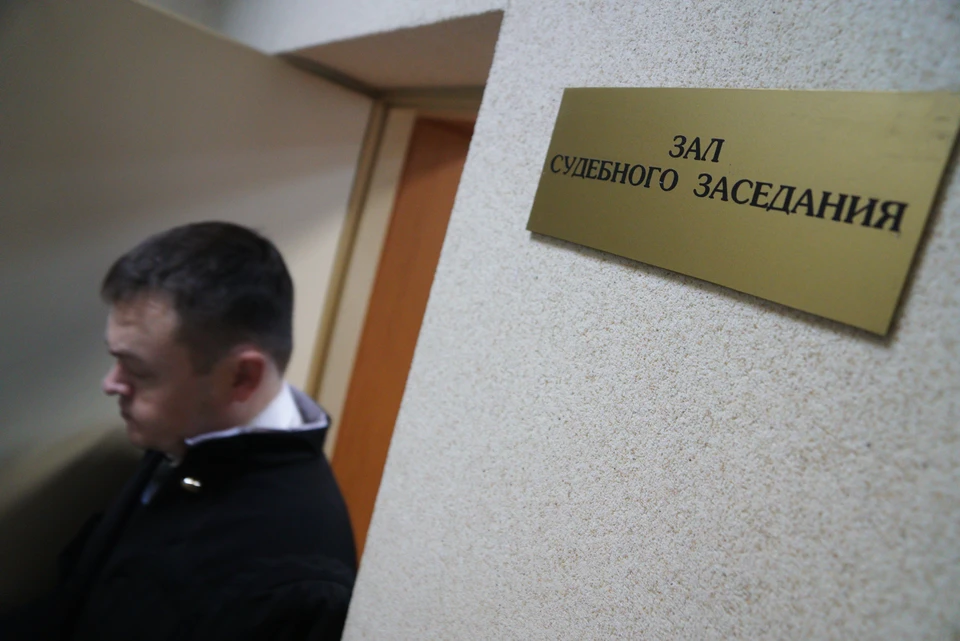 Суд приговорил мужчин к 4 годам лишения свободы условно с испытательными сроками.