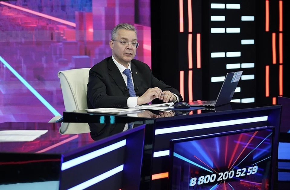 Губернатор Ставрополья Владимир Владимиров на прямой линии с жителями региона. Фото: пресс-службы губернатора СК