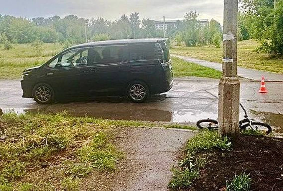 Иномарка Toyota Voxy Hybrid сбила 8-летнего ребенка на велосипеде в Усолье.
