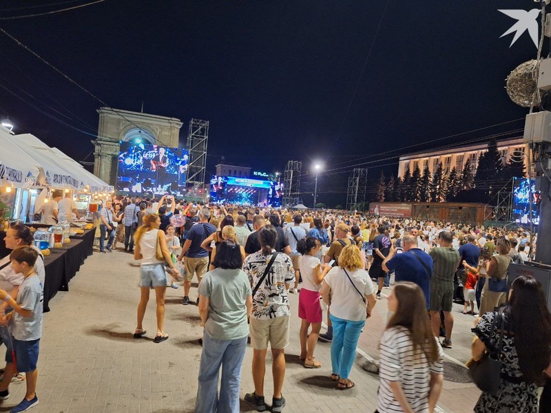 На концерт народ никто не сгонял, сами пришли. Фото: КП